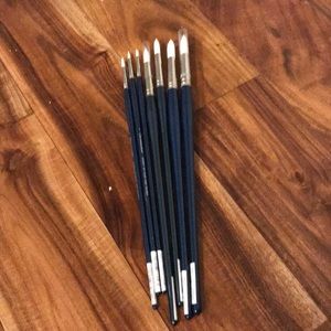 8 Grumbacher round paintbrushes
